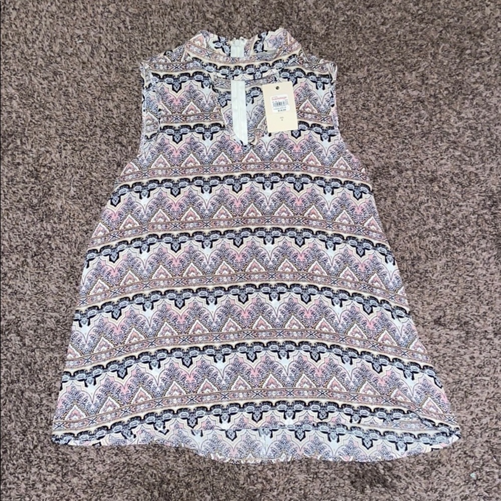 Patterned tank